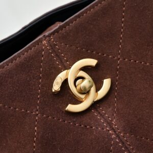 【AT10595】シャネルのヴィンテージ2色パッチワークスエードトートバッグ、日常使いに最適 | Chanel Paris