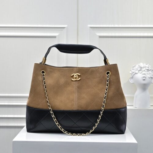 【AT10596】シャネル トートバッグ：クラシックな二色の組み合わせで上品な高級感を演出 | Chanel Paris