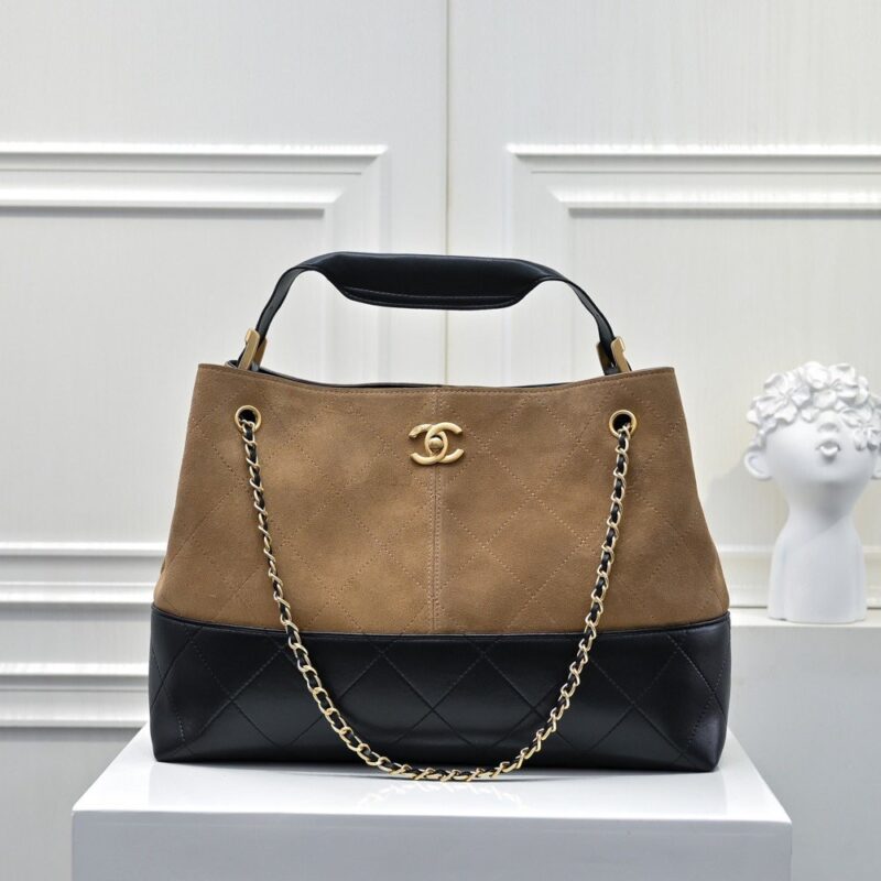 【AT10596】シャネル トートバッグ：クラシックな二色の組み合わせで上品な高級感を演出 | Chanel Paris