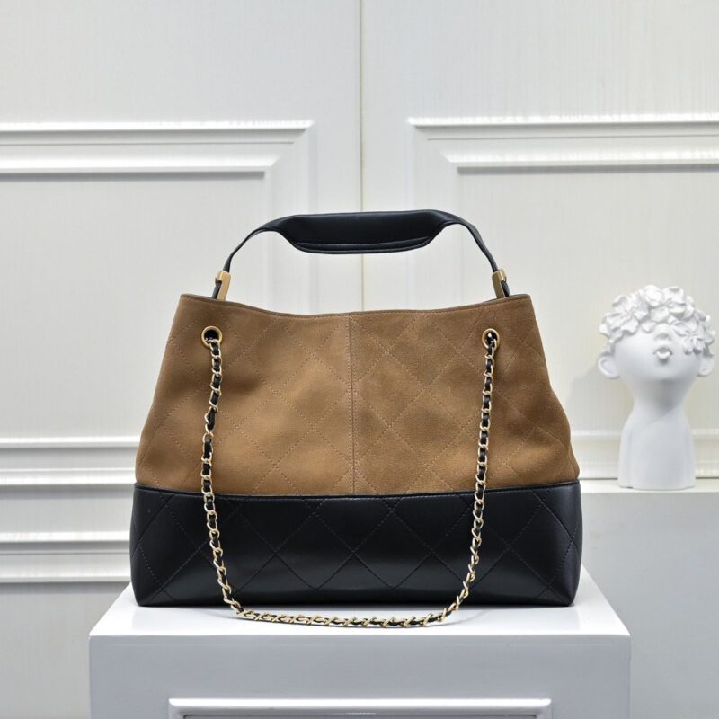 【AT10596】シャネル トートバッグ：クラシックな二色の組み合わせで上品な高級感を演出 | Chanel Paris