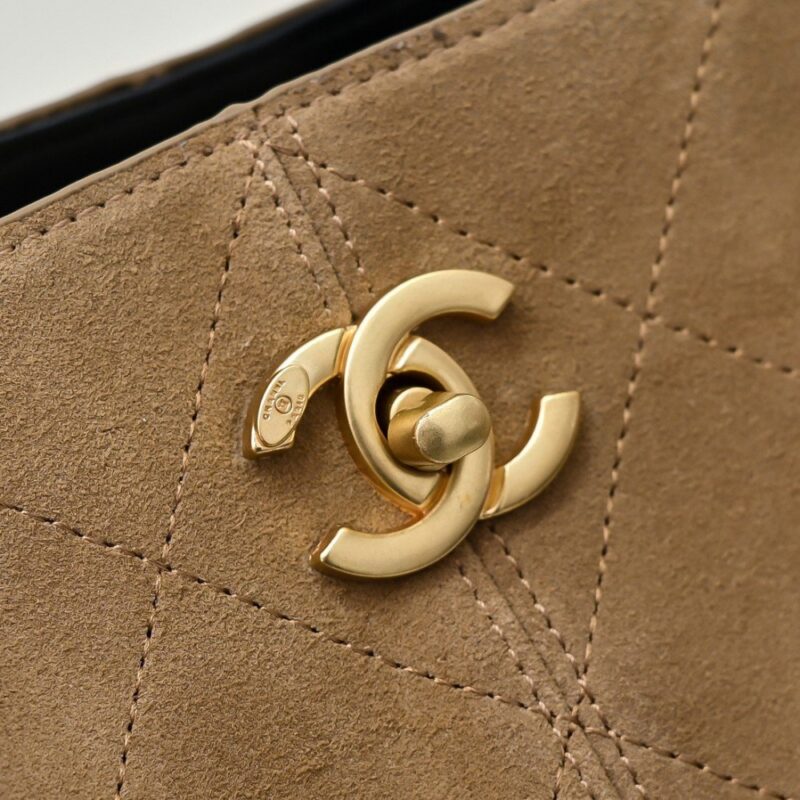 【AT10596】シャネル トートバッグ：クラシックな二色の組み合わせで上品な高級感を演出 | Chanel Paris