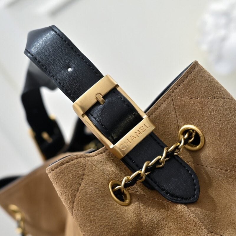 【AT10596】シャネル トートバッグ：クラシックな二色の組み合わせで上品な高級感を演出 | Chanel Paris