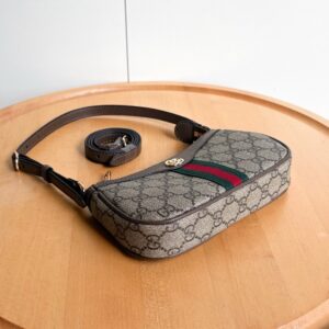【AT10599】グッチクラシックシリーズ ハーフムーン型アンダーアームバッグ | Gucci