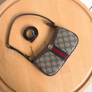 【AT10599】グッチクラシックシリーズ ハーフムーン型アンダーアームバッグ | Gucci
