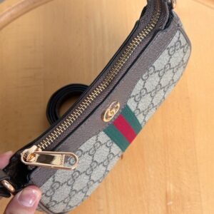 【AT10599】グッチクラシックシリーズ ハーフムーン型アンダーアームバッグ | Gucci