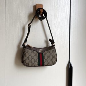 【AT10599】グッチクラシックシリーズ ハーフムーン型アンダーアームバッグ | Gucci