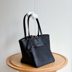 【AT10601】上質なブラックレザーハンドバッグ - 都会の女性の繊細なセンスを表現 - ブランド名：Elegance | Gucci Firenze
