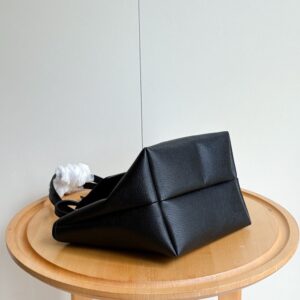 【AT10601】上質なブラックレザーハンドバッグ - 都会の女性の繊細なセンスを表現 - ブランド名：Elegance | Gucci Firenze