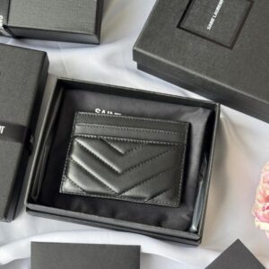【AT10605】サンローランの高級カードケース - エレガントな質感と実用性を兼ね備えた最高級アクセサリー | Yves Saint Laurent
