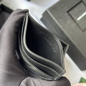 【AT10605】サンローランの高級カードケース - エレガントな質感と実用性を兼ね備えた最高級アクセサリー | Yves Saint Laurent