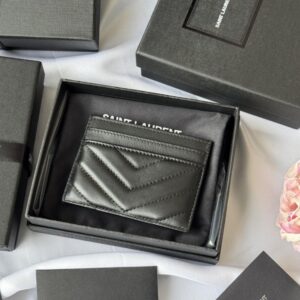 【AT10607】サンローランのクラシックカードケース - 贅沢な羊革のデザインとYSLロゴ、ビジネスにもカジュアルにも対応可能 | Saint Laurent Paris