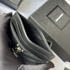 【AT10607】サンローランのクラシックカードケース - 贅沢な羊革のデザインとYSLロゴ、ビジネスにもカジュアルにも対応可能 | Saint Laurent Paris