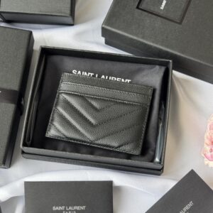 【AT10608】YSLクラシックカードケース - 高品質ボックスカーフレザー製、エレガントMatelasséキルティング、5つのカードスロット、都会エリートのためのラグジュアリーアイテム | Yves Saint Laurent
