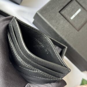 【AT10608】YSLクラシックカードケース - 高品質ボックスカーフレザー製、エレガントMatelasséキルティング、5つのカードスロット、都会エリートのためのラグジュアリーアイテム | Yves Saint Laurent