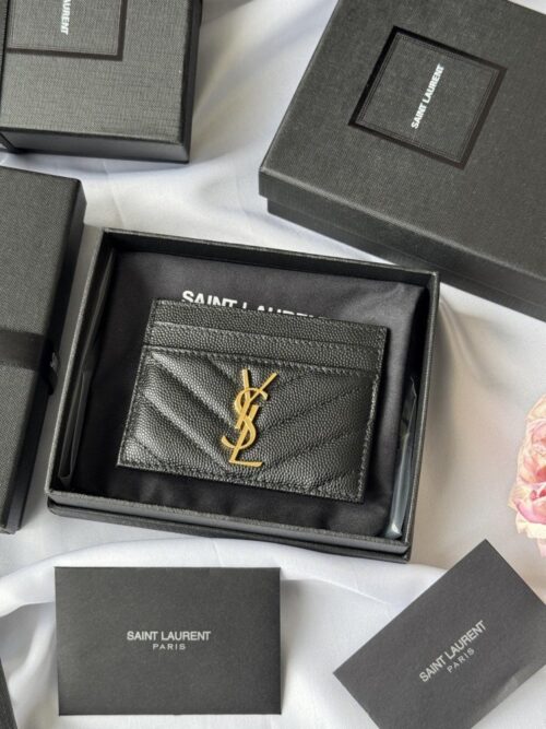 【AT10609】Saint Laurentサンローランのクラシックなカードケース- 上質なエンボス加工牛革とMatelasséキルティングステッチが際立つ | YSL