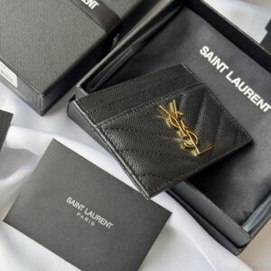 【AT10609】Saint Laurentサンローランのクラシックなカードケース- 上質なエンボス加工牛革とMatelasséキルティングステッチが際立つ | YSL