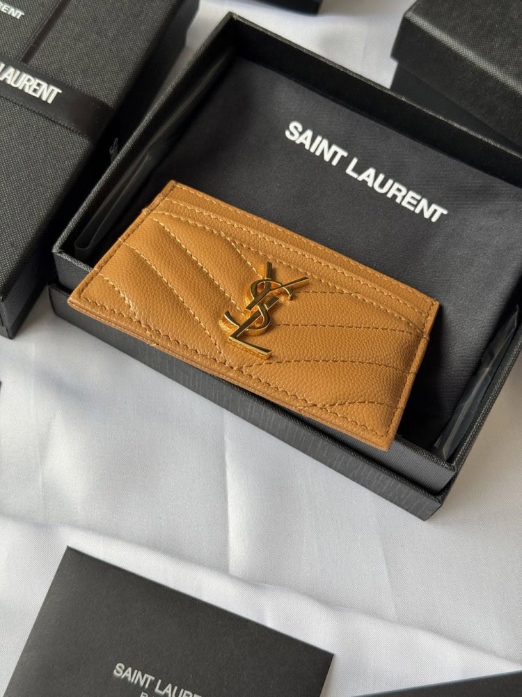 【AT10612】サンローラン クラシックカードケース - 贅沢なYSLアクセサリー | Saint Laurent Paris