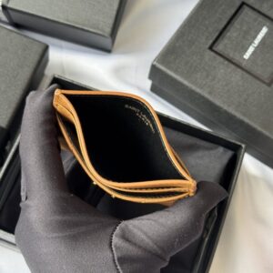 【AT10612】サンローラン クラシックカードケース - 贅沢なYSLアクセサリー | Saint Laurent Paris