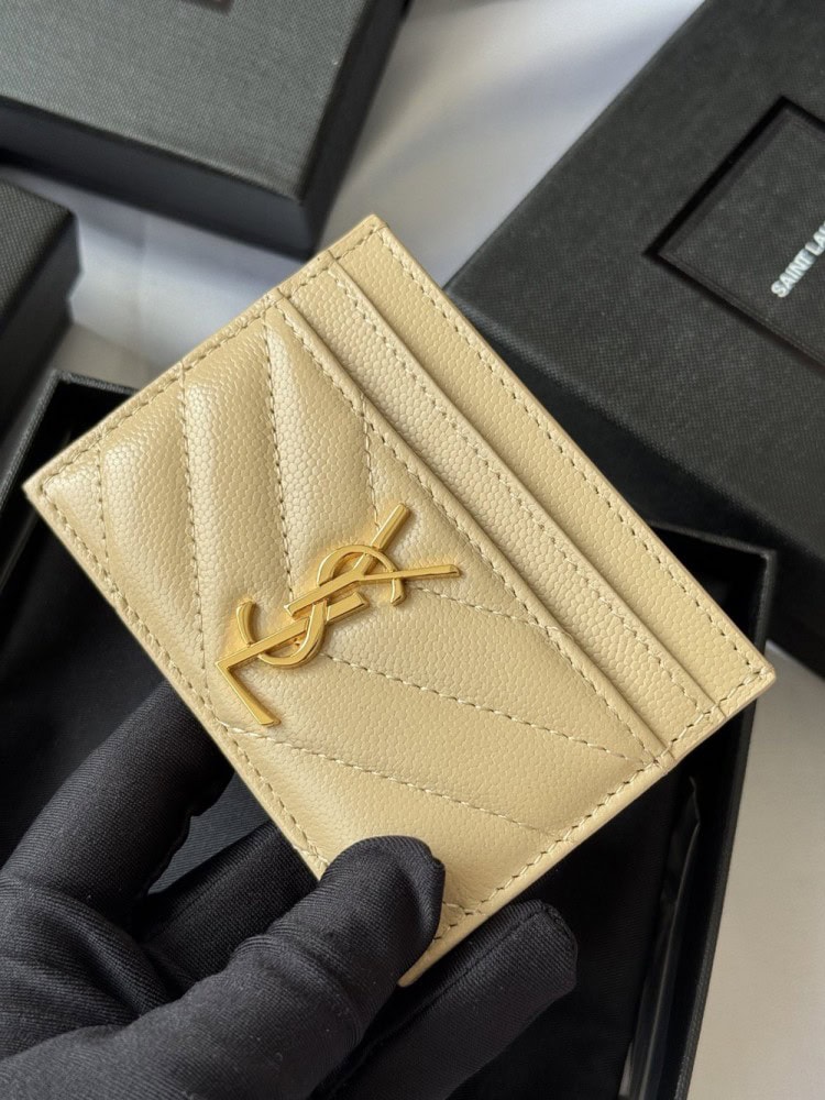 【AT10614】サンローランYSLの高級金色ヤギ革カードケース、エレガントで実用的なデザイン | Saint Laurent