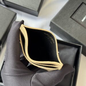 【AT10614】サンローランYSLの高級金色ヤギ革カードケース、エレガントで実用的なデザイン | Saint Laurent