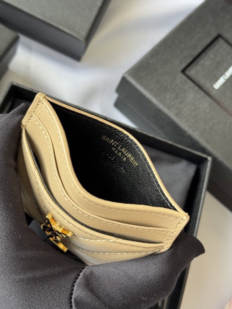 【AT10614】サンローランYSLの高級金色ヤギ革カードケース、エレガントで実用的なデザイン | Saint Laurent