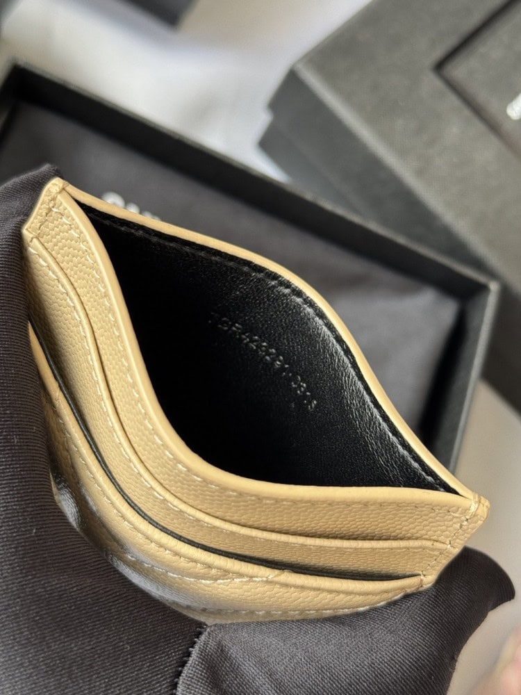 【AT10614】サンローランYSLの高級金色ヤギ革カードケース、エレガントで実用的なデザイン | Saint Laurent