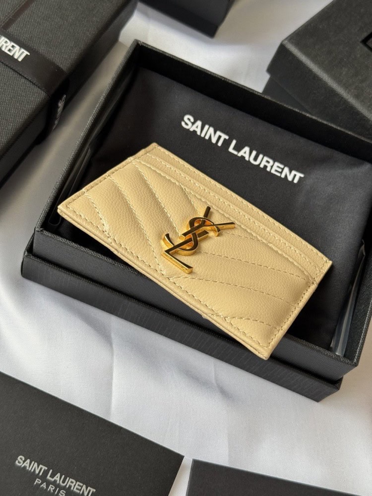 【AT10614】サンローランYSLの高級金色ヤギ革カードケース、エレガントで実用的なデザイン | Saint Laurent