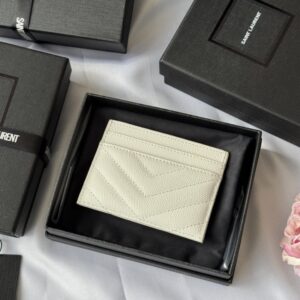 【AT10617】Saint Laurent（サンローラン）高級感を表現するYSLアイコンカードケース | Saint Laurent