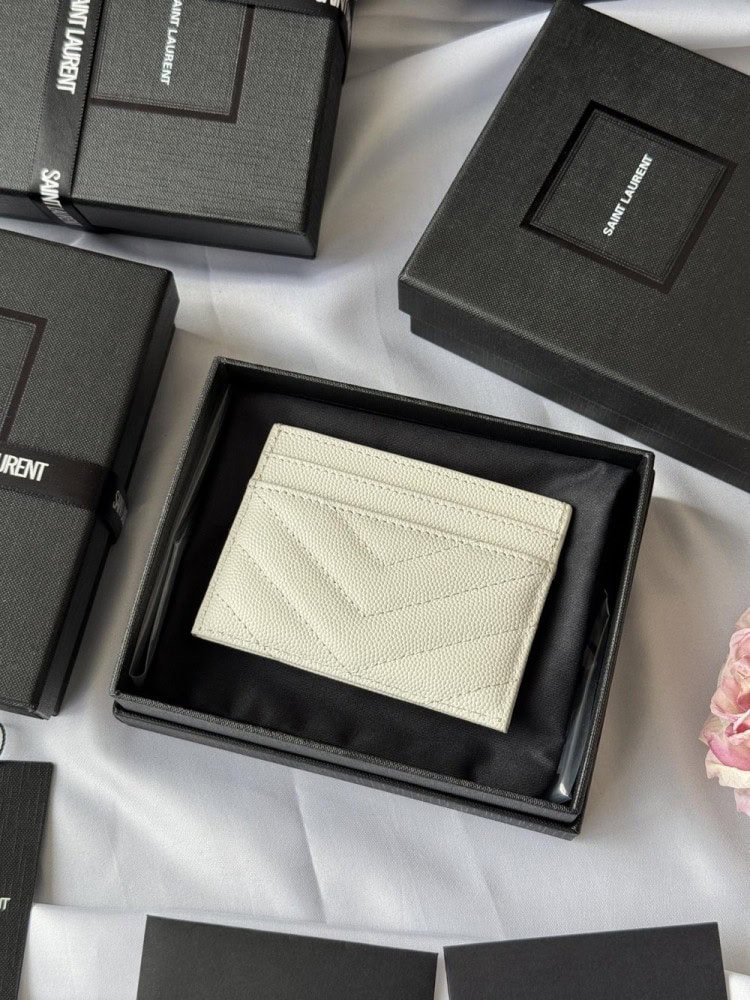 【AT10617】Saint Laurent（サンローラン）高級感を表現するYSLアイコンカードケース | Saint Laurent