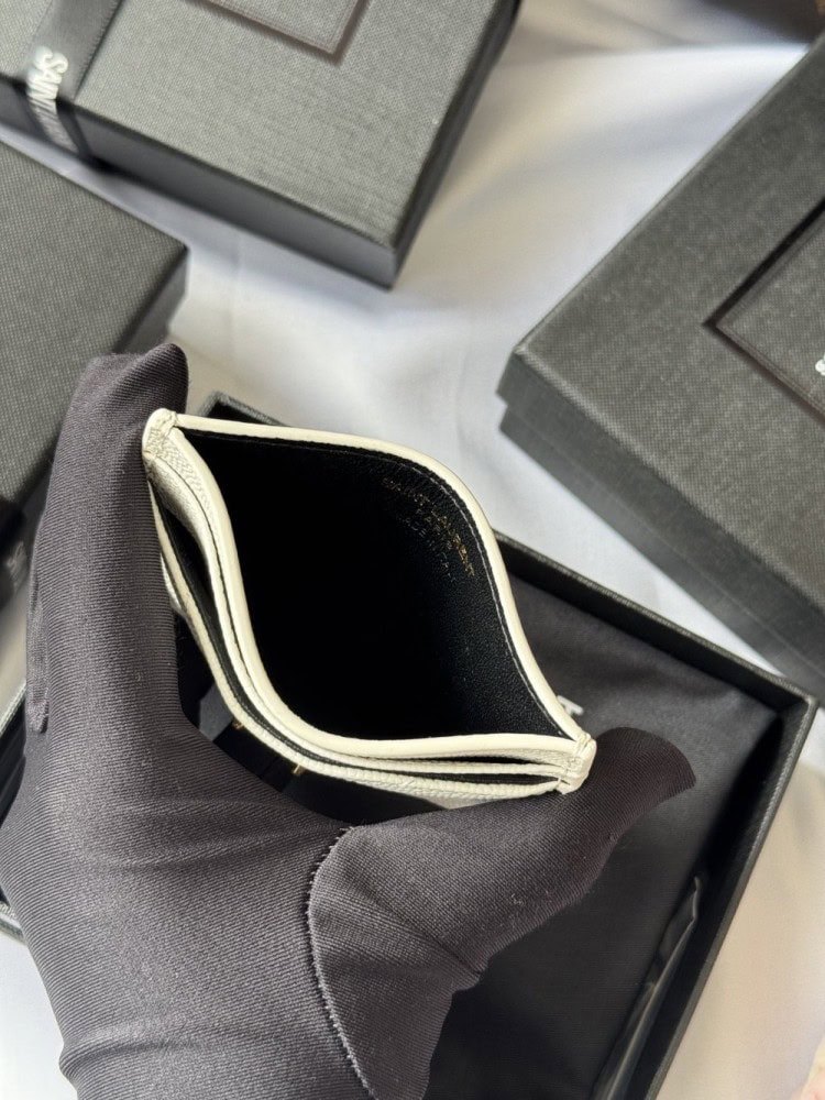 【AT10617】Saint Laurent（サンローラン）高級感を表現するYSLアイコンカードケース | Saint Laurent