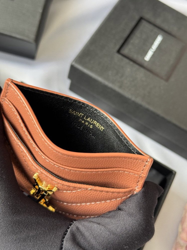 【AT10619】サンローランのクラシックカードケース、贅沢な品位を演出 | Saint Laurent Paris