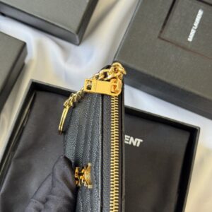 【AT10620】サンローランのゴージャスでミニマリストなコインケース - 高級な革素材とエレガントなデザイン | YSL