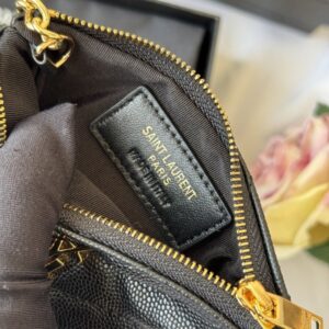 【AT10620】サンローランのゴージャスでミニマリストなコインケース - 高級な革素材とエレガントなデザイン | YSL