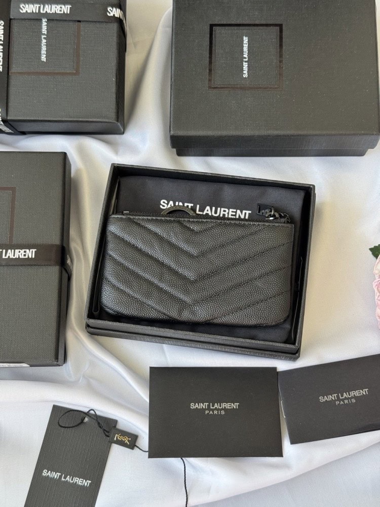【AT10621】サンローラン クラシックVラインシリーズ ブラックレザーミニウォレット | Saint Laurent Paris