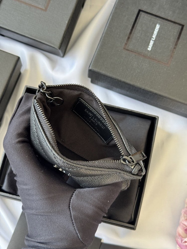 【AT10621】サンローラン クラシックVラインシリーズ ブラックレザーミニウォレット | Saint Laurent Paris