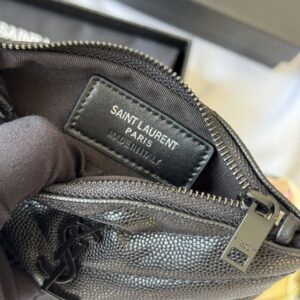 【AT10621】サンローラン クラシックVラインシリーズ ブラックレザーミニウォレット | Saint Laurent Paris