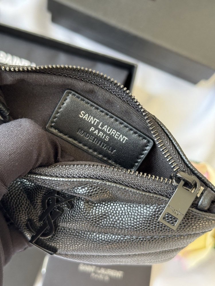 【AT10621】サンローラン クラシックVラインシリーズ ブラックレザーミニウォレット | Saint Laurent Paris