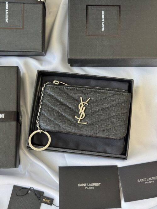 【AT10622】Saint Laurent（サンローラン） ボールグレインレザーチェーンコインケース：贅沢なエレガンスと実用性 | Saint Laurent Paris
