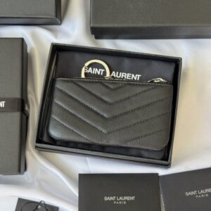 【AT10622】Saint Laurent（サンローラン） ボールグレインレザーチェーンコインケース：贅沢なエレガンスと実用性 | Saint Laurent Paris