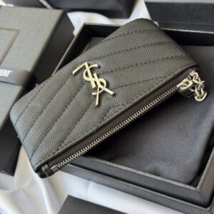 【AT10622】Saint Laurent（サンローラン） ボールグレインレザーチェーンコインケース：贅沢なエレガンスと実用性 | Saint Laurent Paris