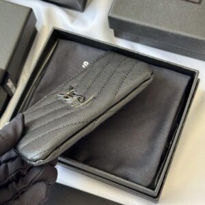 【AT10622】Saint Laurent（サンローラン） ボールグレインレザーチェーンコインケース：贅沢なエレガンスと実用性 | Saint Laurent Paris