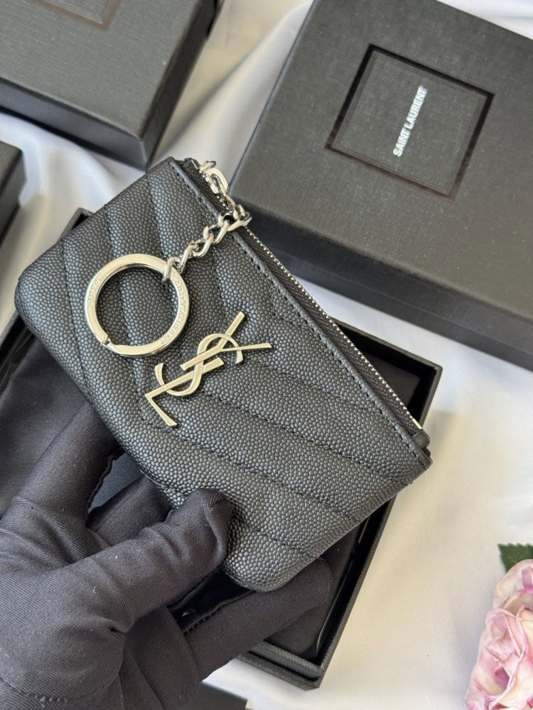 【AT10622】Saint Laurent（サンローラン） ボールグレインレザーチェーンコインケース：贅沢なエレガンスと実用性 | Saint Laurent Paris