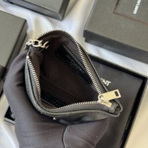 【AT10622】Saint Laurent（サンローラン） ボールグレインレザーチェーンコインケース：贅沢なエレガンスと実用性 | Saint Laurent Paris