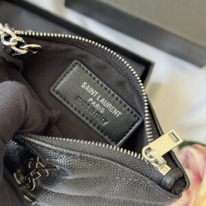 【AT10622】Saint Laurent（サンローラン） ボールグレインレザーチェーンコインケース：贅沢なエレガンスと実用性 | Saint Laurent Paris