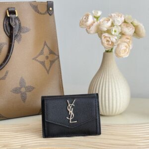 【AT10627】YSLのクラシックカードケース | 贅沢な質感と精巧なデザインが魅力 | Yves Saint Laurent
