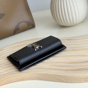 【AT10627】YSLのクラシックカードケース | 贅沢な質感と精巧なデザインが魅力 | Yves Saint Laurent