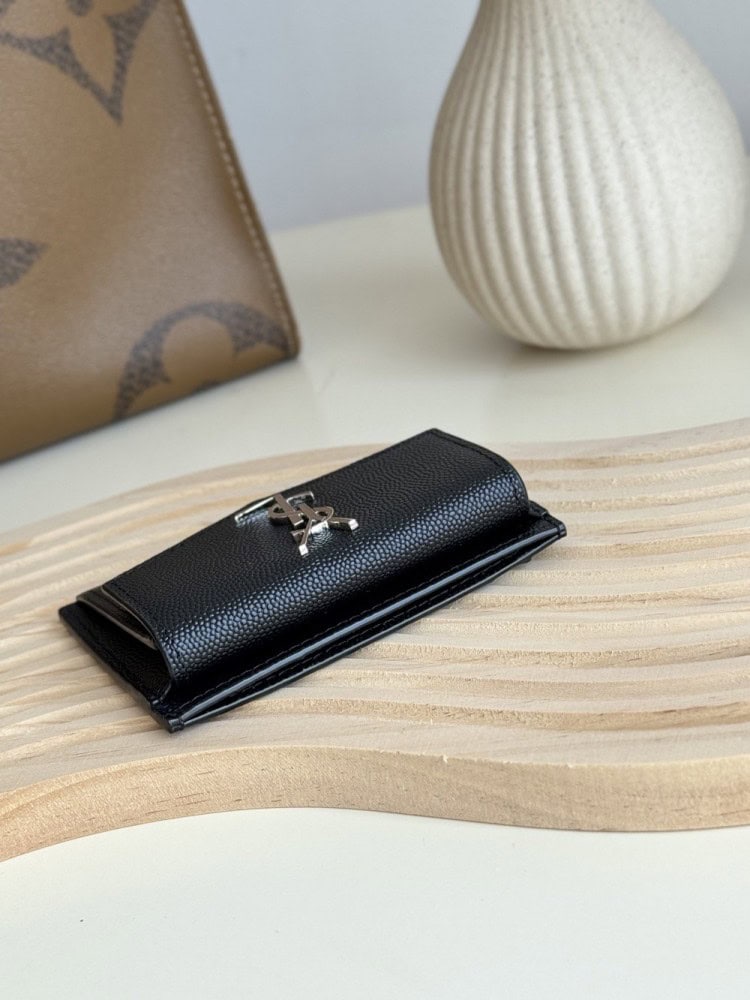 【AT10627】YSLのクラシックカードケース | 贅沢な質感と精巧なデザインが魅力 | Yves Saint Laurent