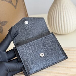 【AT10627】YSLのクラシックカードケース | 贅沢な質感と精巧なデザインが魅力 | Yves Saint Laurent