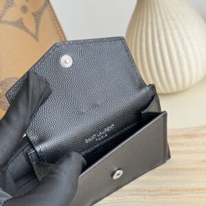 【AT10627】YSLのクラシックカードケース | 贅沢な質感と精巧なデザインが魅力 | Yves Saint Laurent