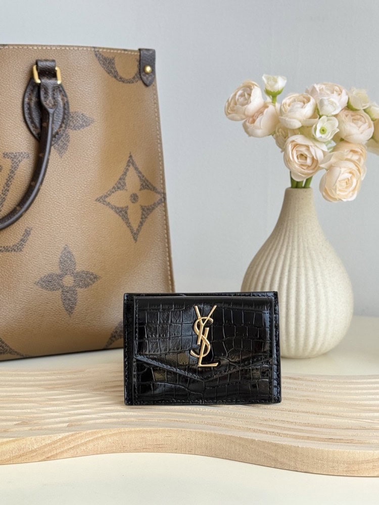 【AT10630】YSL イヴ・サンローラン クロコダイル柄牛革ミニ財布 エレガントな都会のスタイルを演出 | Saint Laurent